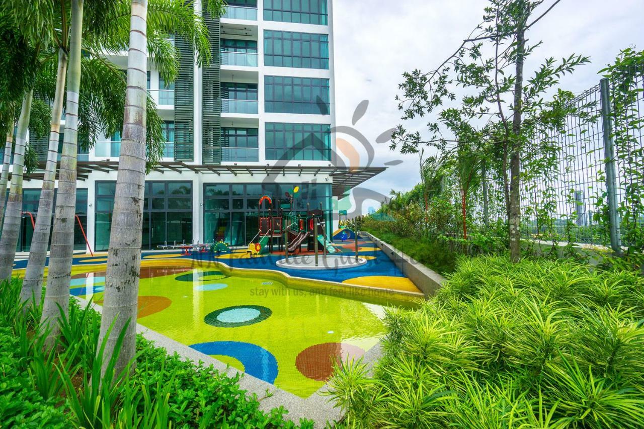 Nn Famille Guest House Pasir Gudang Bagian luar foto
